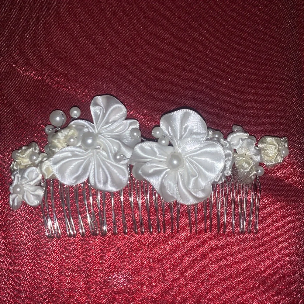 Wedding White Floral and faux Pearl Hair Comb
